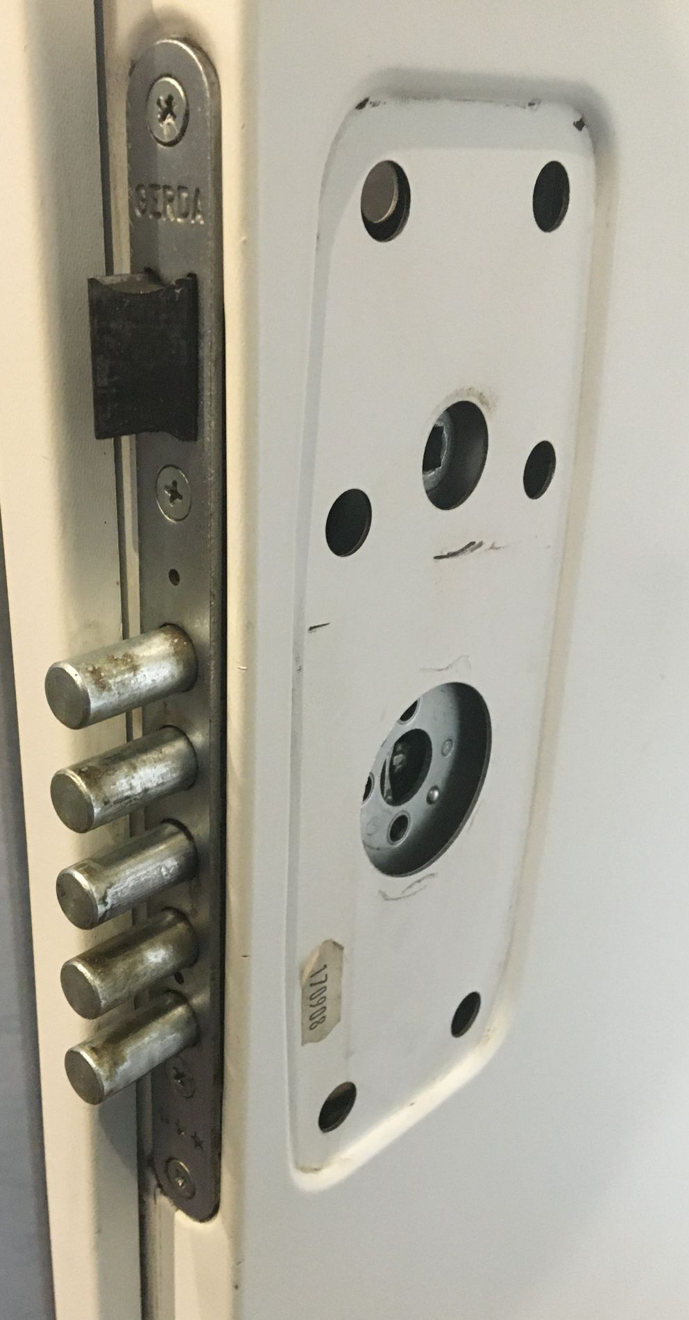 Naprawa drzwi Gerda model S na okrągły klucz