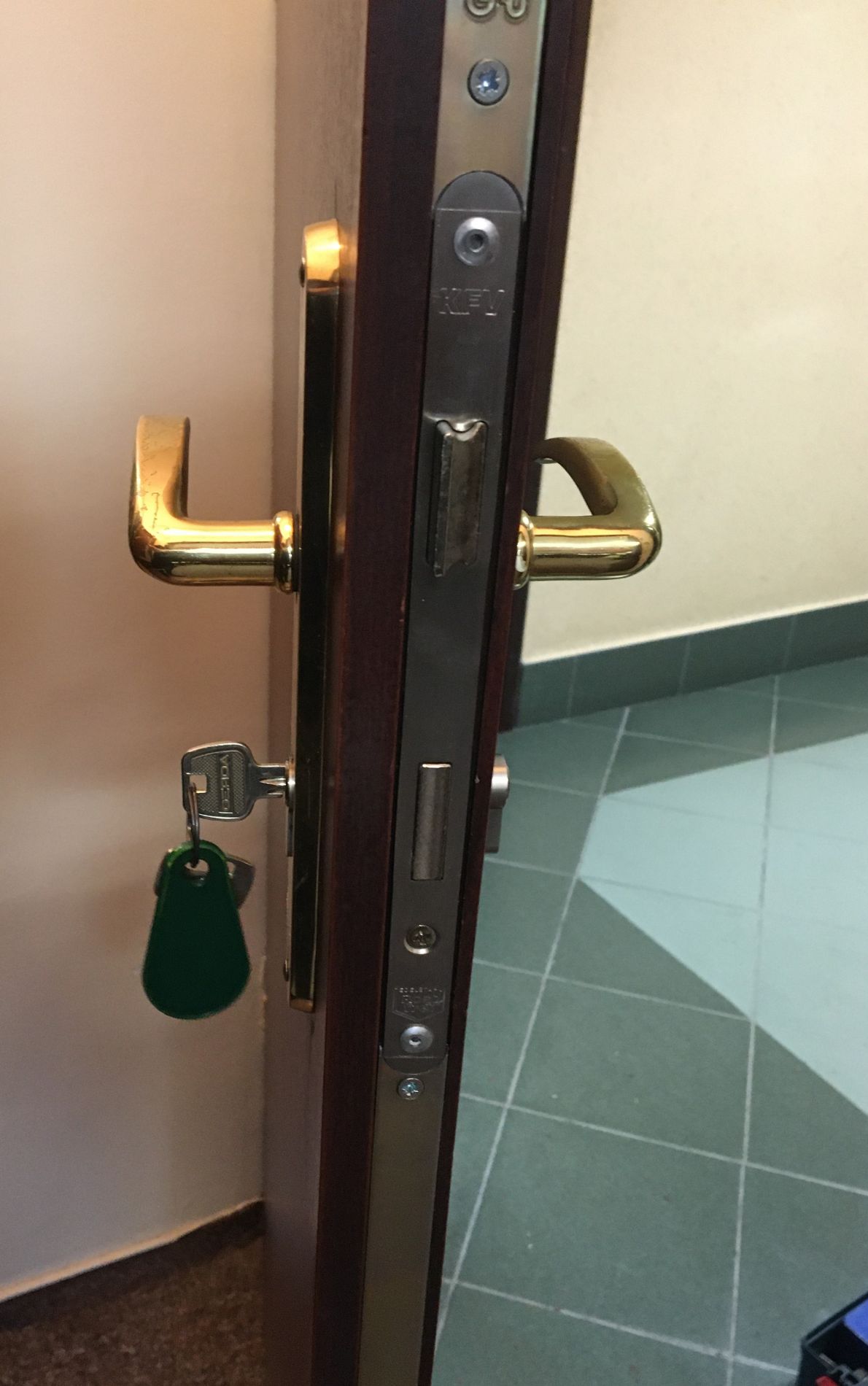 Naprawa drzwi z zamkiem listwowym firmy KFV