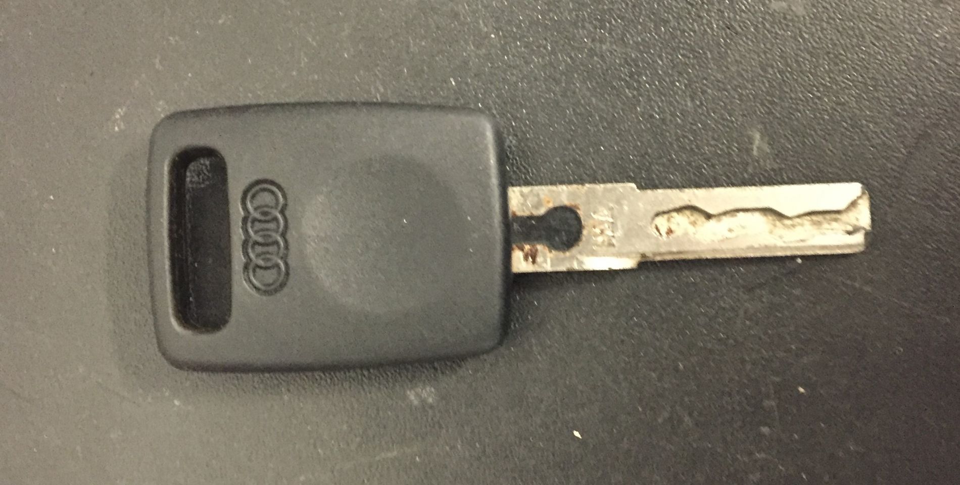 Dorobienie klucza do auta Audi A3 z 1996 roku