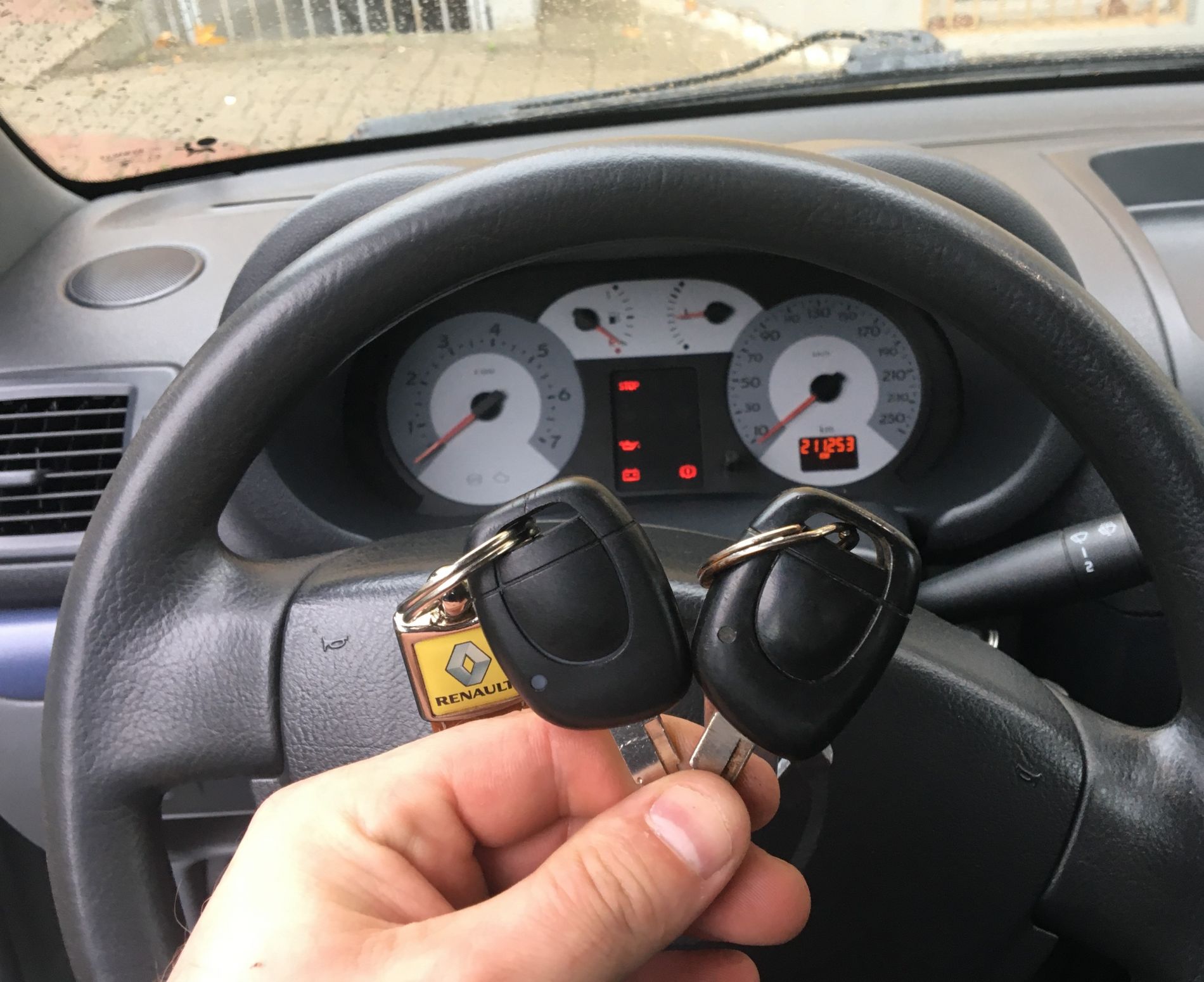 Kodowanie klucza z pilotem do auta Renault Clio II z 2005 roku