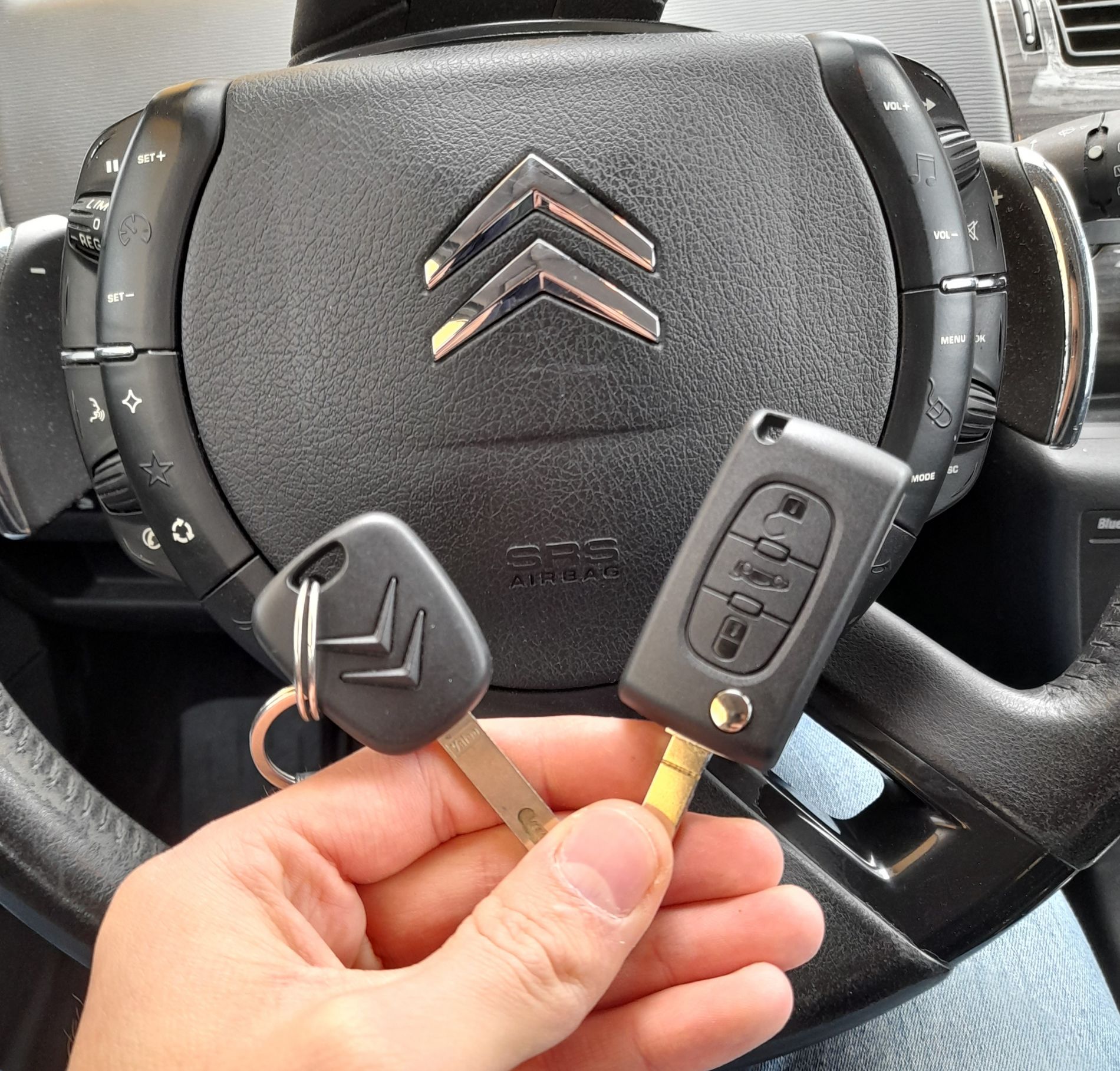 Dorobienie kluczyka do auta Citroen C4 z 2010 roku