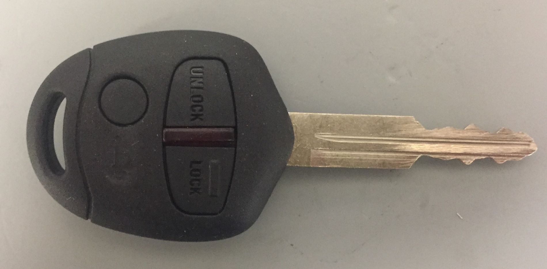 Naprawa kluczyka do auta Mitsubishi Pajero z 2002 roku