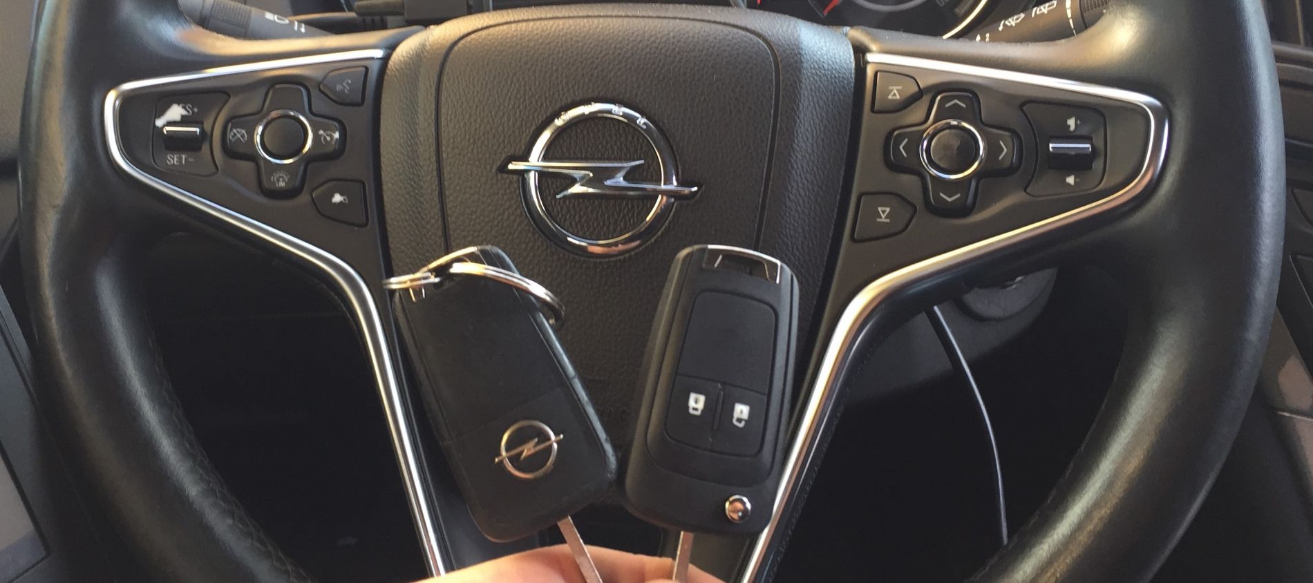 Kodowanie klucza z pilotem do auta Opel Insignia z 2014 roku