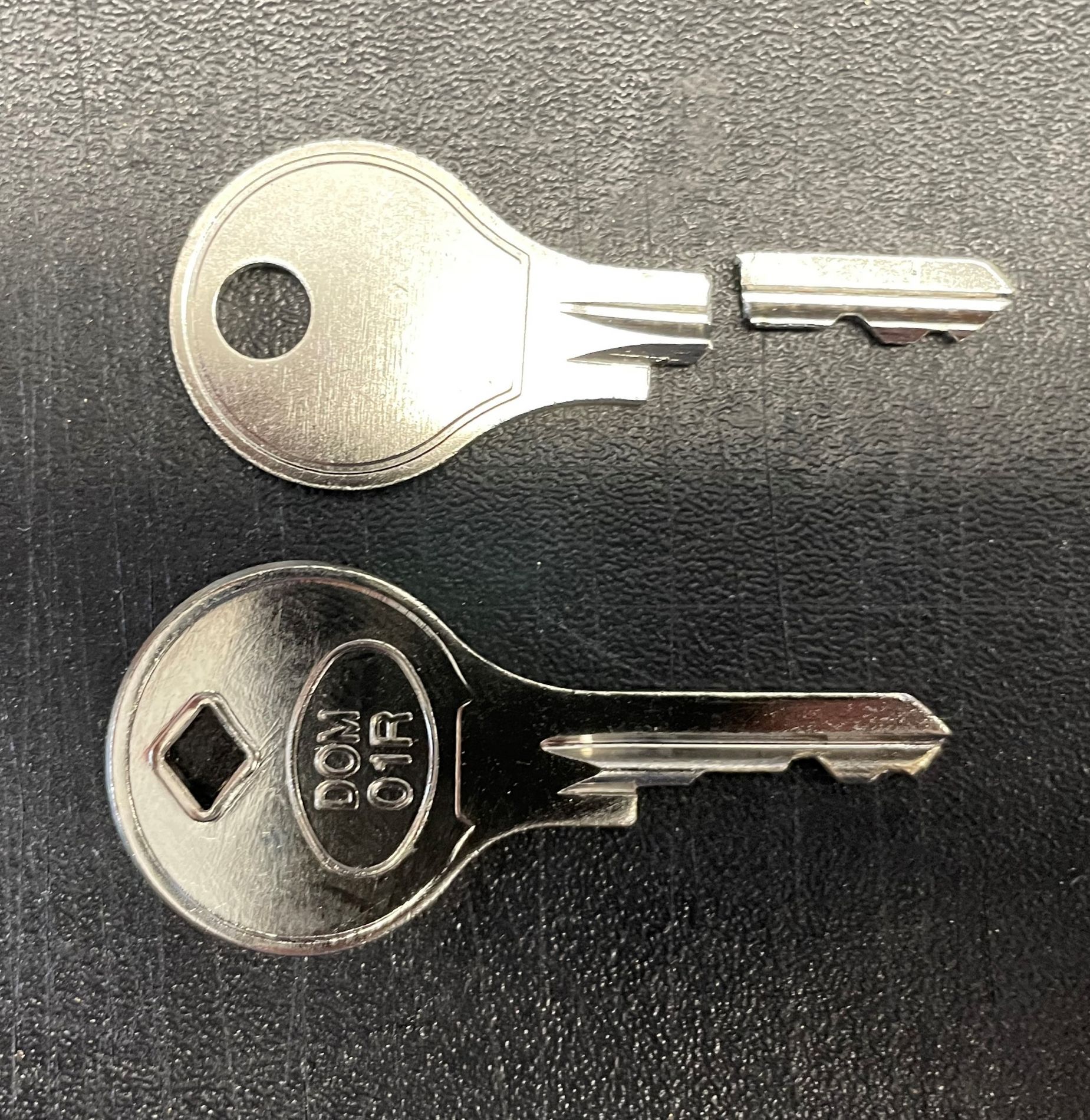 Wyjęcie połamanego klucza z zaczepu kulowego firmy AL-KO