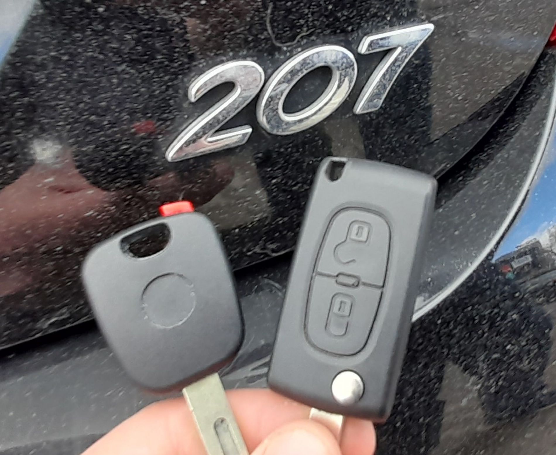 Dorobienie klucza do auta Peugeot 207 z 2009 roku
