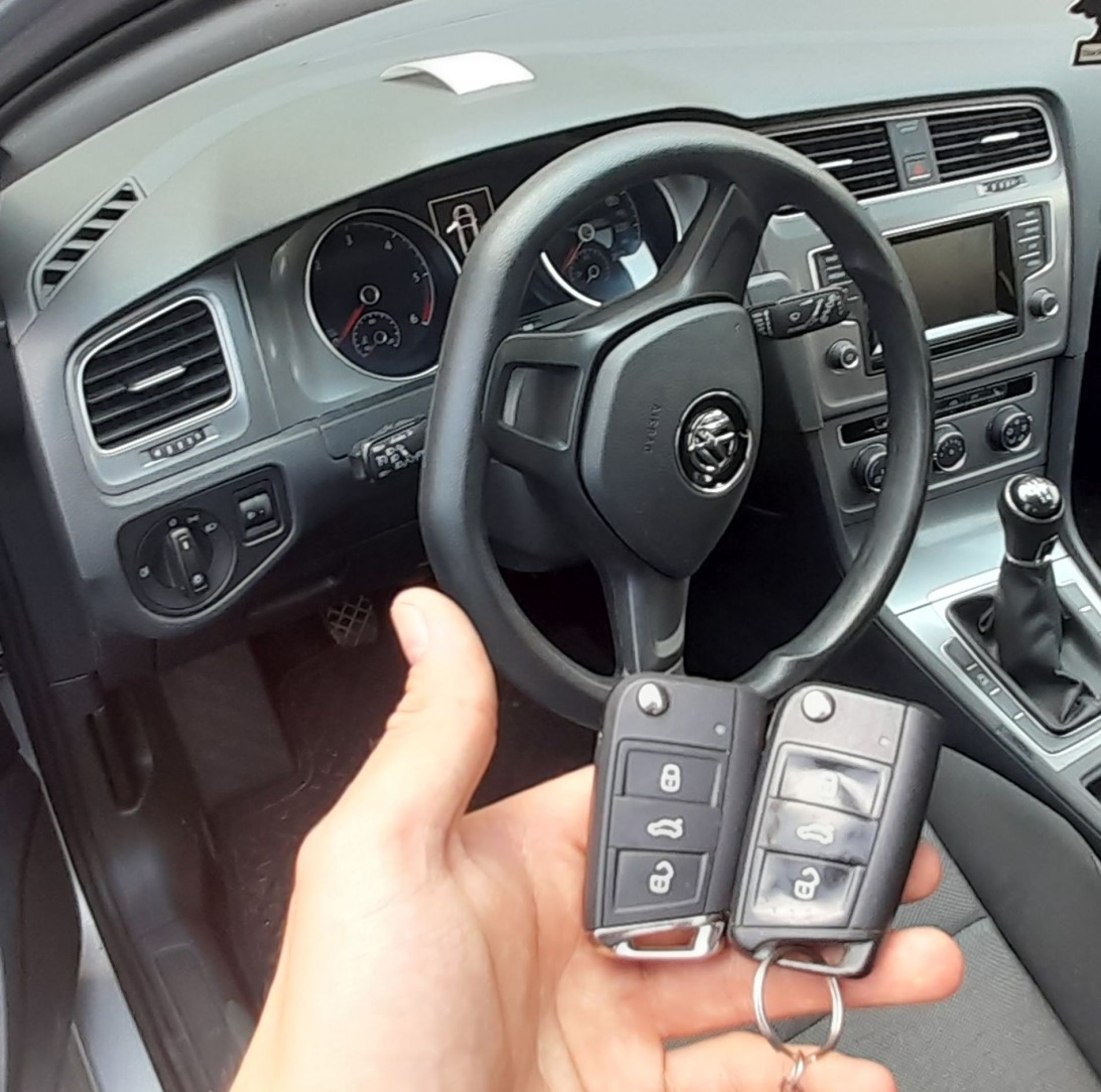 Dorobienie kluczyka z pilotem do Volkswagena Golfa 7 z 2014 roku