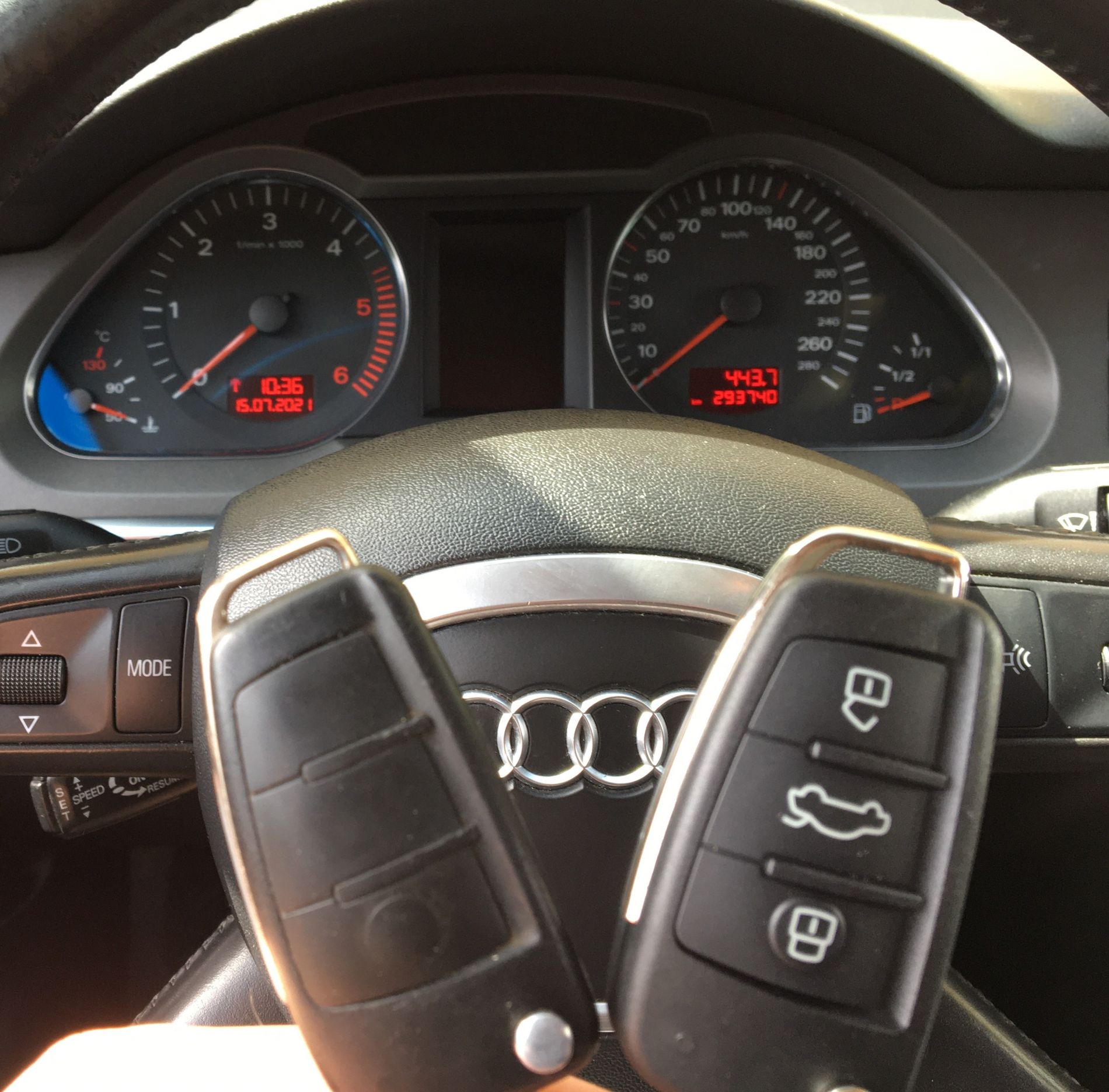 Programowanie zapasowego klucza do Audi A6 z 2008 roku.