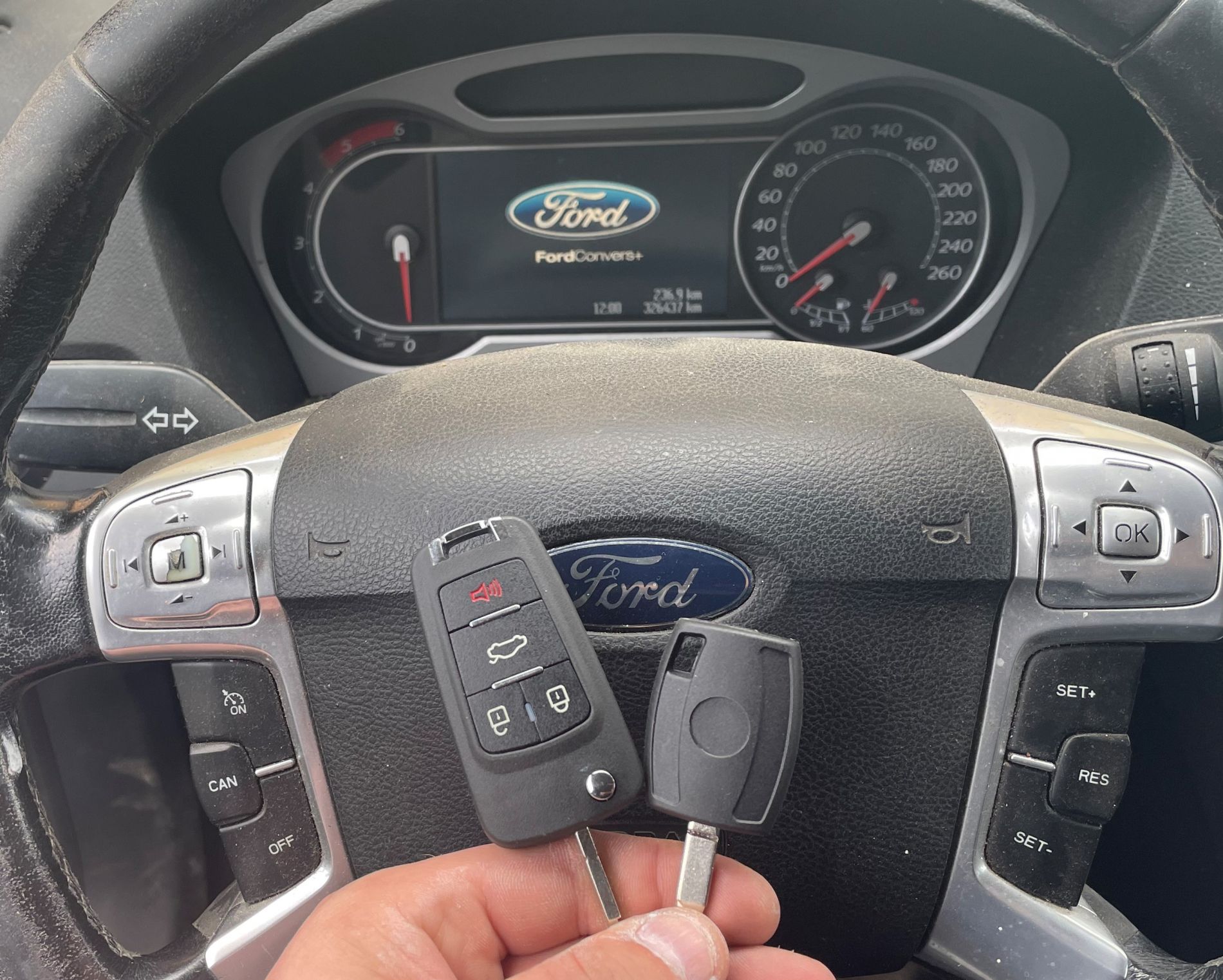 Dorobienie kluczy do Forda Mondeo MK IV z 2010 roku.
