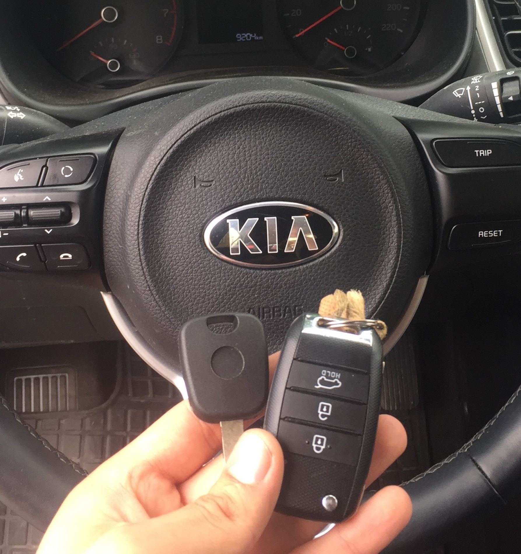 Kodowanie zapasowego klucza do auta Kia Stonic z 2017 roku