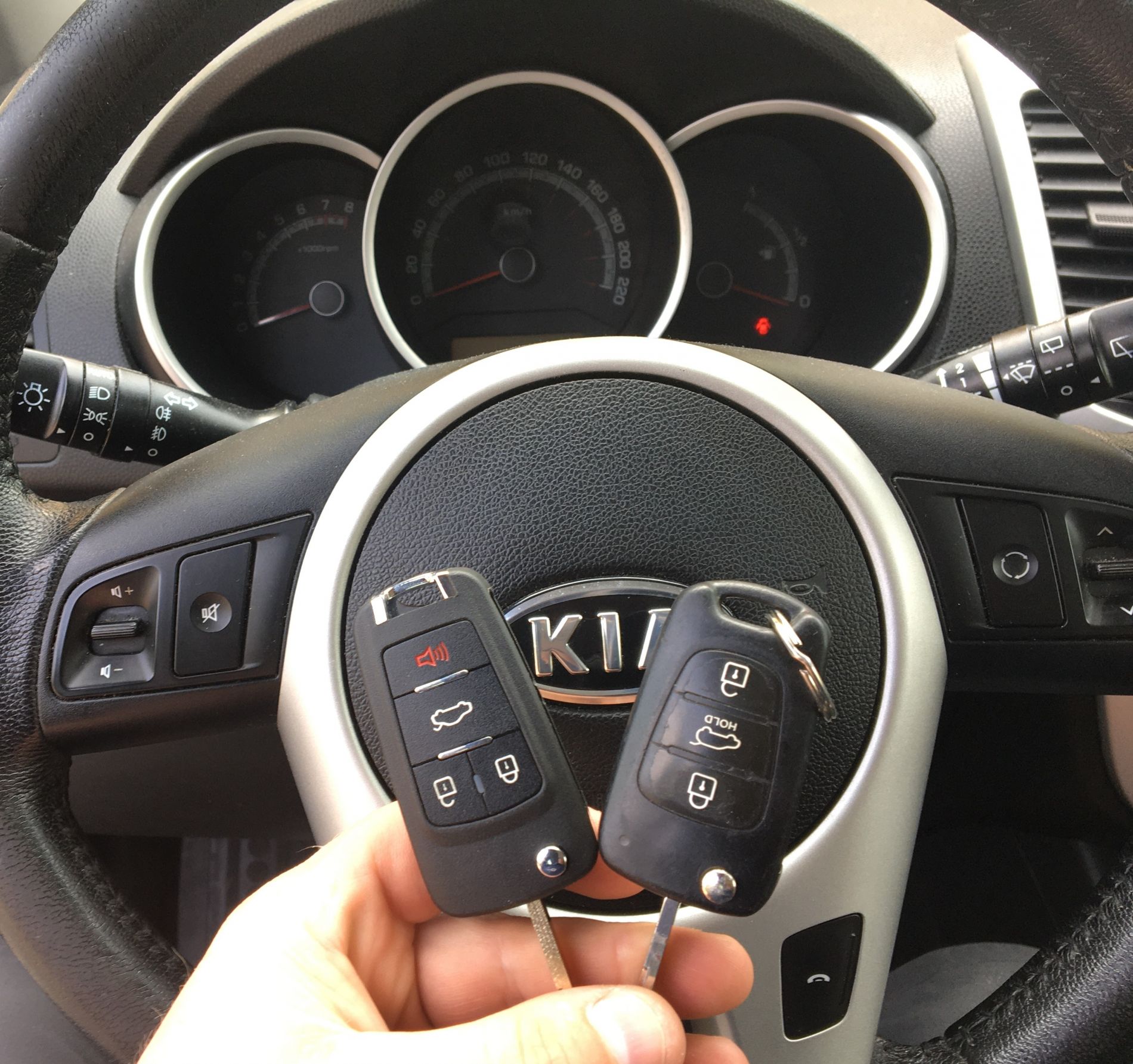 Wykonanie kopii klucza do auta Kia Venga z 2012 roku.