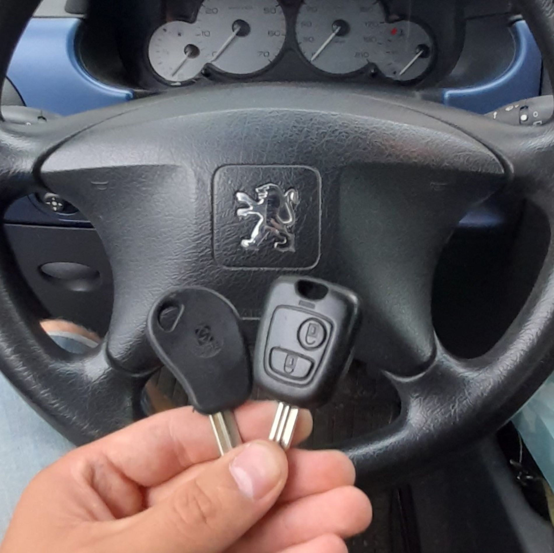 Kodowanie klucza do auta Peugeot Partner z 2010 roku.