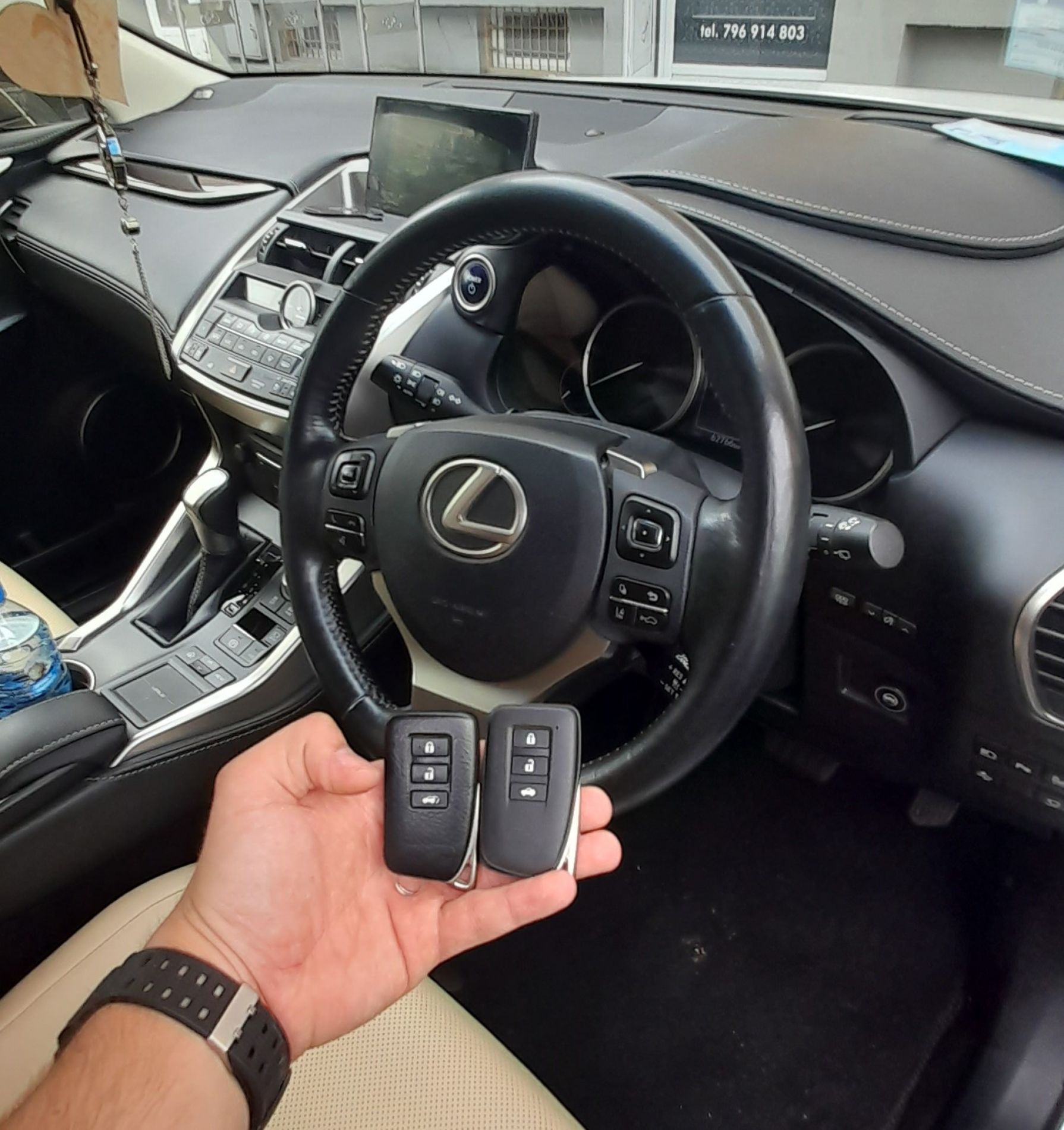 Dorobienie klucza do auta Lexus NX 300h z 2017 roku
