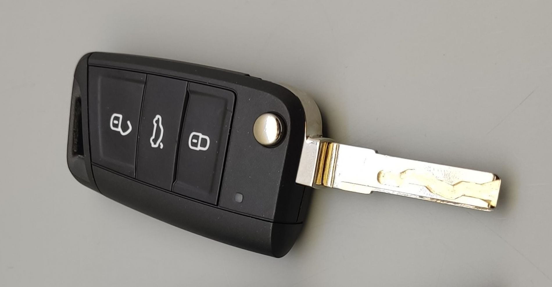 Jak wymienić obudowę kluczyka do Volkswagena Golfa MK7?
