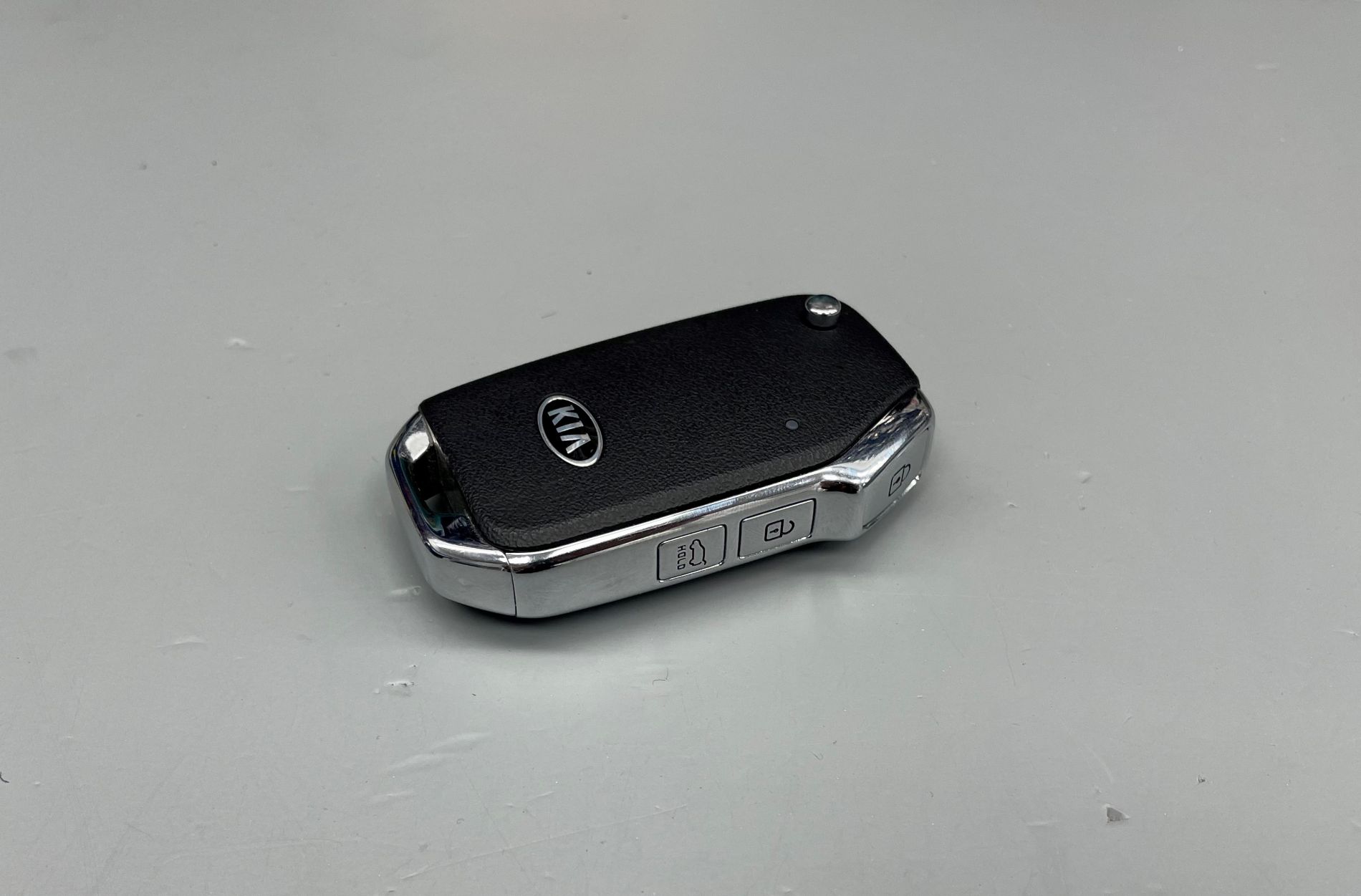 Jak wymieniamy baterię w kluczyku auta Kia Sportage IV?