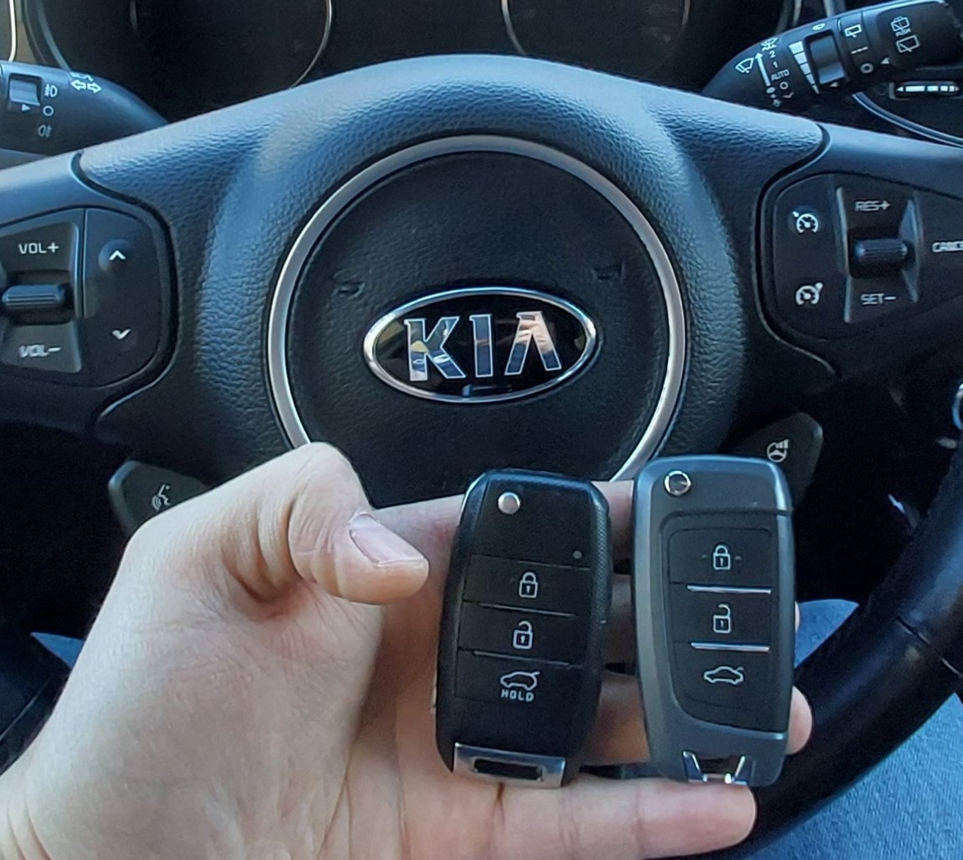 Dorobienie klucza do auta Kia Carens z 2016 roku