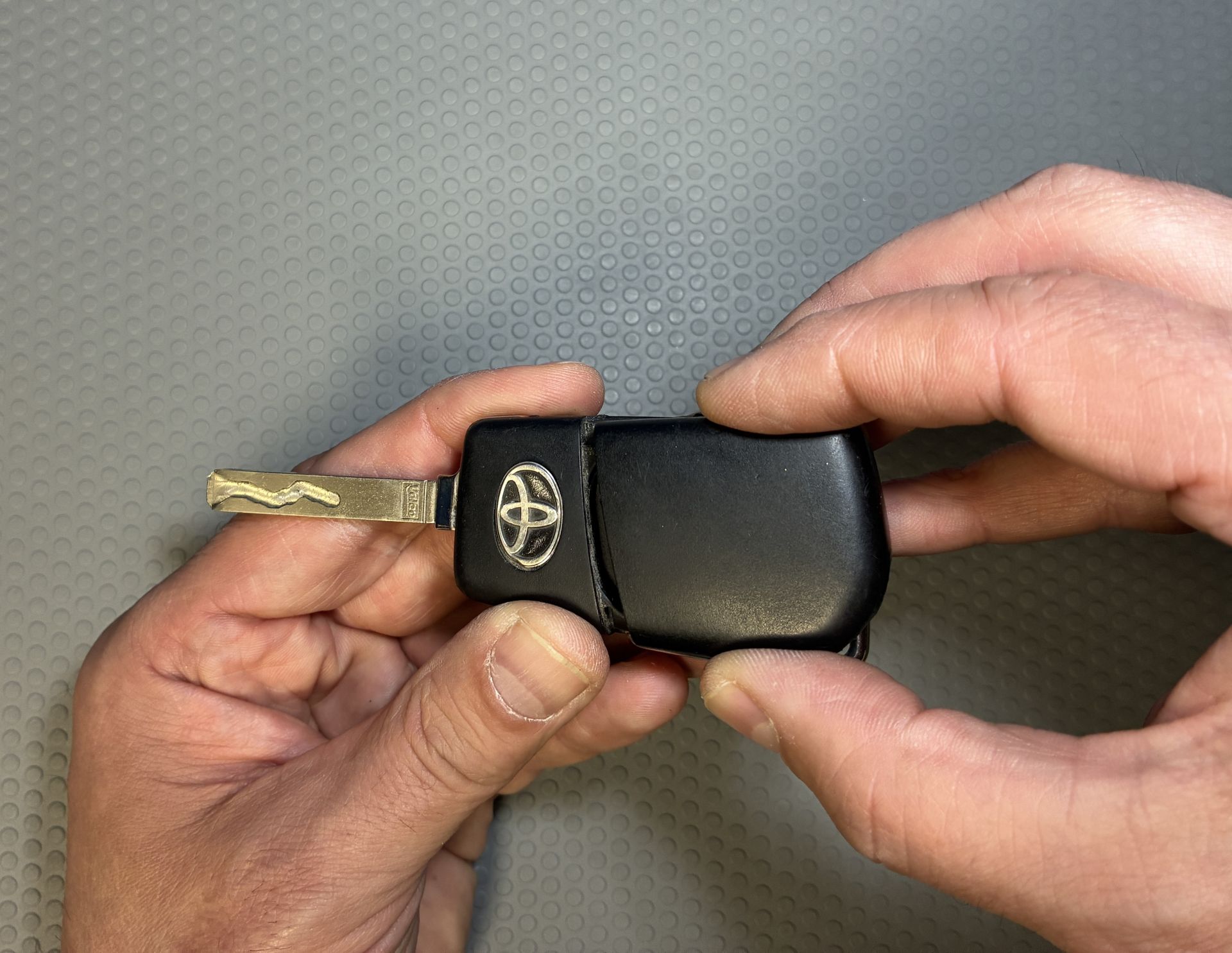 Jak naprawiliśmy zużyty klucz do Toyoty Verso z 2015 roku – efekt jak nowy!