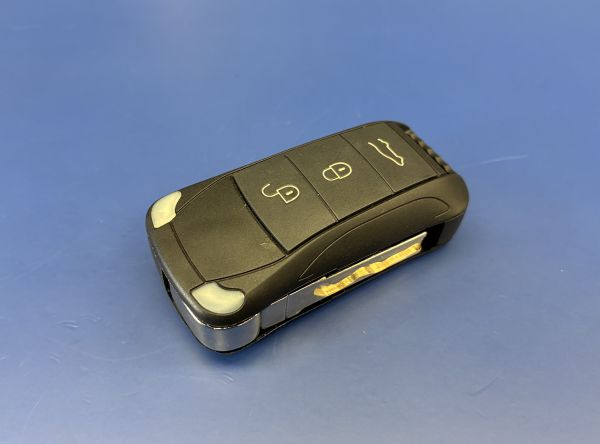 Naprawa elektroniki i wymiana obudowy klucza Porsche Cayenne  Naprawa elektroniki i wymiana obudowy klucza Porsche Cayenne