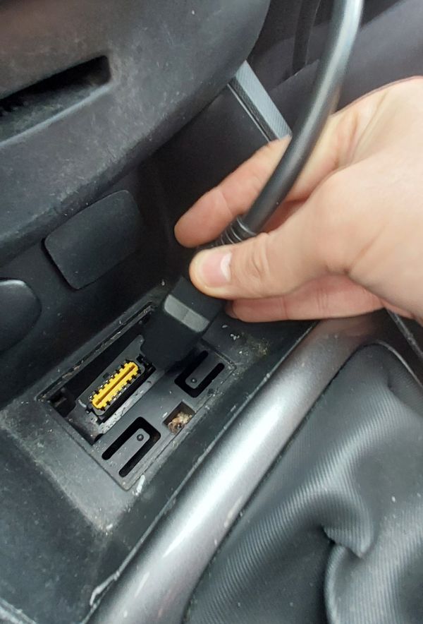 Dorobienie zapasowej karty do Renault Clio IV (2019) — wykonanie krok po kroku Dorobienie zapasowej karty do Renault Clio IV (2019) — wykonanie krok po kroku