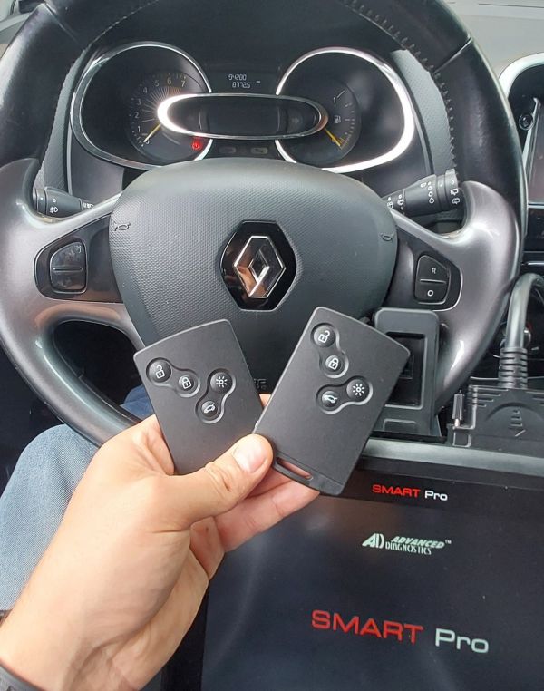 Dorobienie zapasowej karty do Renault Clio IV (2019) — wykonanie krok po kroku Dorobienie zapasowej karty do Renault Clio IV (2019) — wykonanie krok po kroku