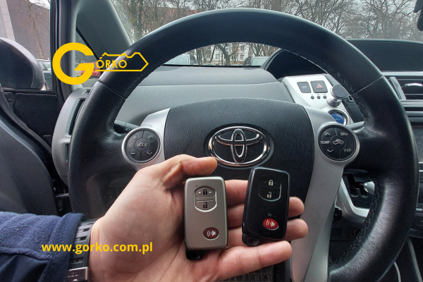 Dorobienie klucza z funkcją Keyless do Toyoty Prius sprowadzonej z USA