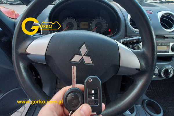 Dorobienie klucza do Mitsubishi Colt – z klasycznego klucza na wygodny klucz typu scyzoryk