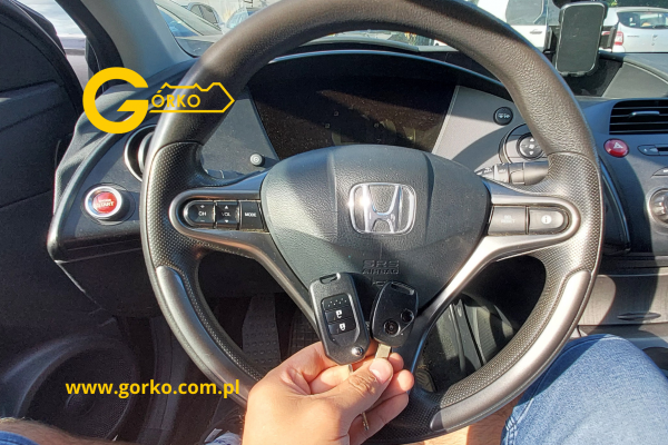 Dorobienie klucza do Hondy Civic VIII (UFO) – nowy klucz w wersji scyzorykowej
