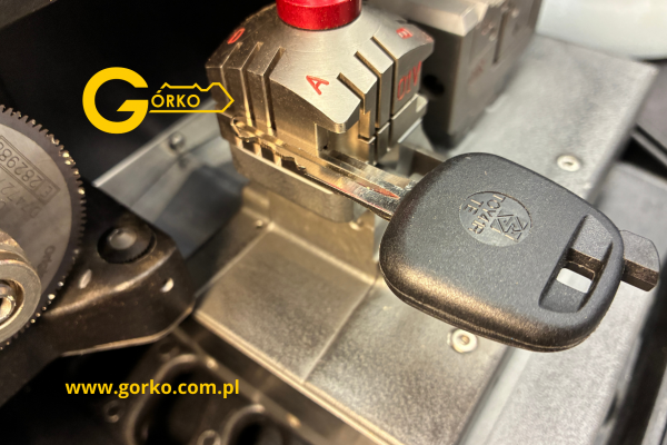 Naprawa stacyjki Toyota Hilux 2005 – kompleksowa regeneracja, nowy grot i wymiana kostki elektrycznej