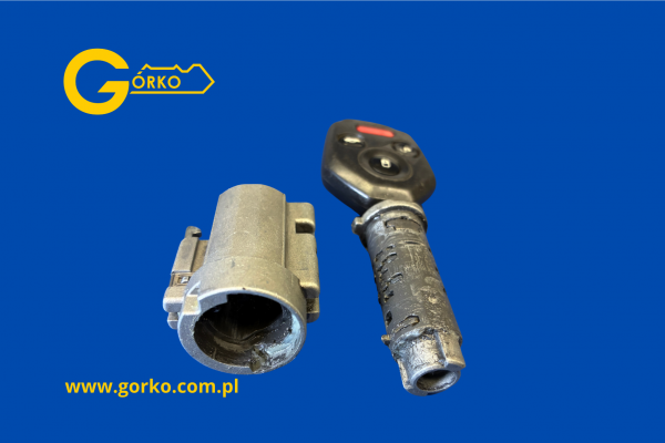 Naprawa stacyjki Subaru Outback 2011 (IV generacja) oraz kompletna regeneracja klucza – nowa obudowa, pilot PANIC i nowy grot