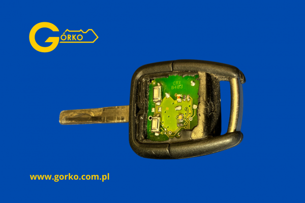 Naprawa klucza do Opel Vectra C – kompletnie zniszczona obudowa, brak mikrowłącznika i zużyty grot