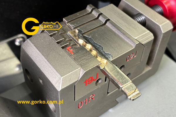 Naprawa wkładu zamka Mercedes W163 (Klasa M)