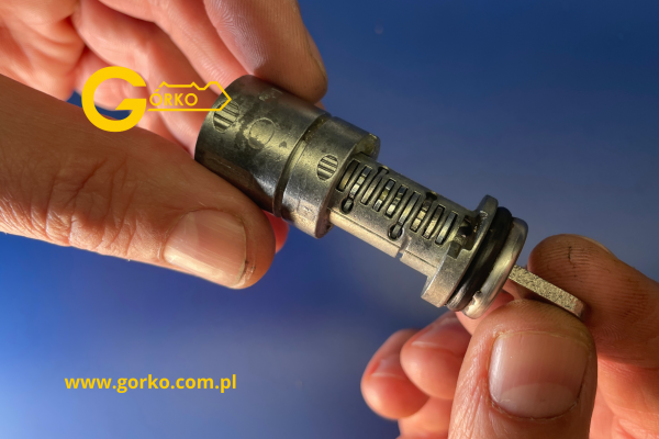 Naprawa wkładu zamka Ford Mustang 2014