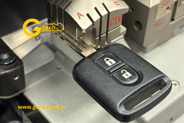 Dlaczego w Nissanie klucz blokuje się w stacyjce? Przykład naprawy stacyjki Nissan Micra K13