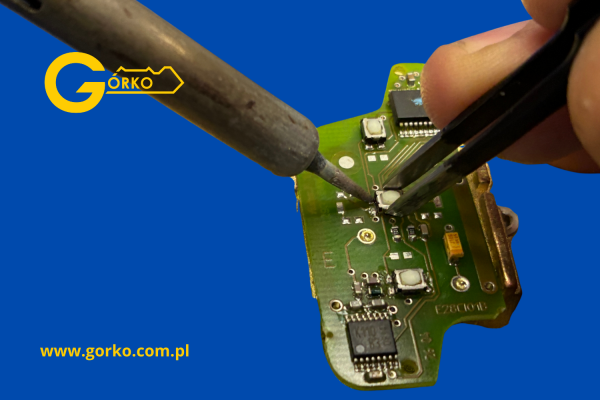 Naprawa klucza Citroën C5 II – wymiana mikrowłączników, obudowy, baterii i docięcie nowego grotu