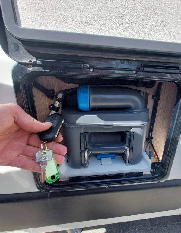 Dorobienie kluczy do Citroena Jumpera z zabudową kempingową – kompleksowa obsługa kampera dla wypożyczalni