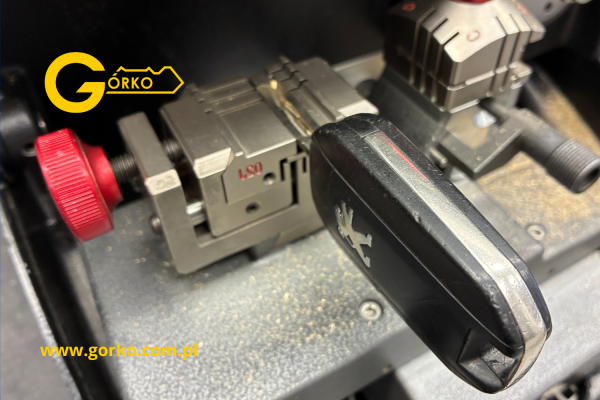 Docięcie grotu klucza Peugeot 3008 Docięcie grotu klucza Peugeot 3008